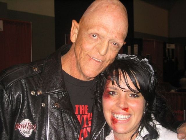 He plays in horror movies without make-up (17 pics)