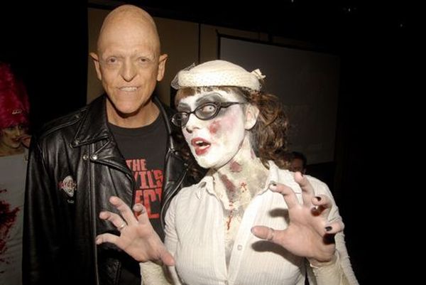 He plays in horror movies without make-up (17 pics)