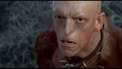 He plays in horror movies without make-up (17 pics)