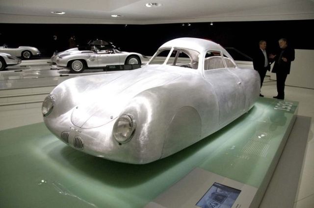 Porsche museum in Stuttgart (51 pics)