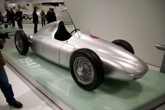 Porsche museum in Stuttgart (51 pics)