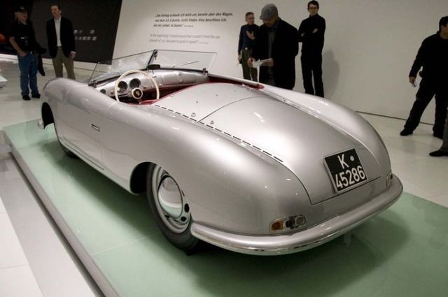 Porsche museum in Stuttgart (51 pics)