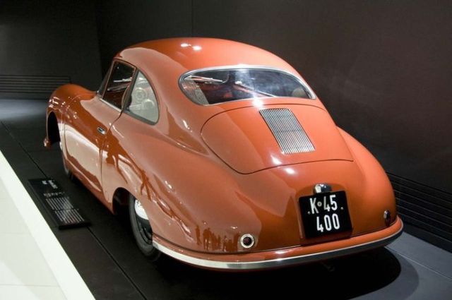 Porsche museum in Stuttgart (51 pics)
