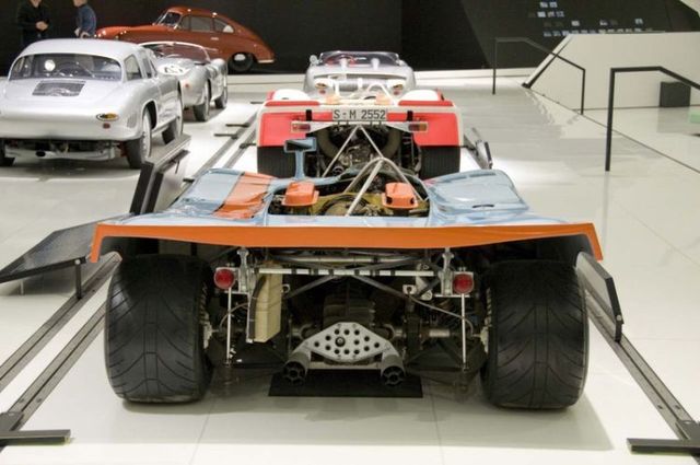 Porsche museum in Stuttgart (51 pics)