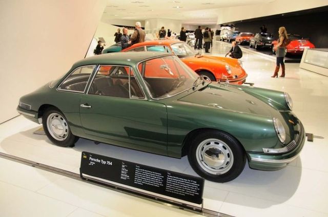 Porsche museum in Stuttgart (51 pics)