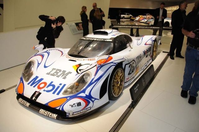 Porsche museum in Stuttgart (51 pics)