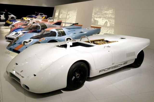 Porsche museum in Stuttgart (51 pics)