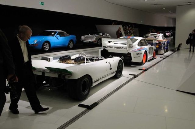 Porsche museum in Stuttgart (51 pics)