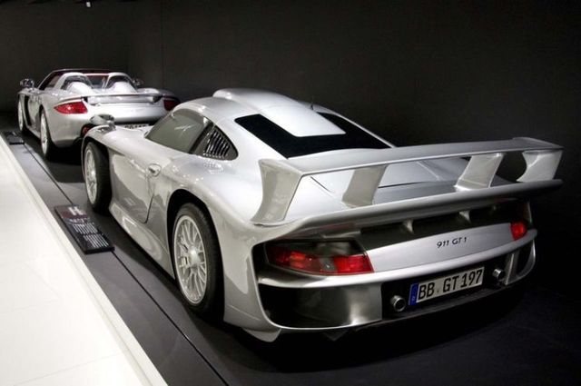 Porsche museum in Stuttgart (51 pics)