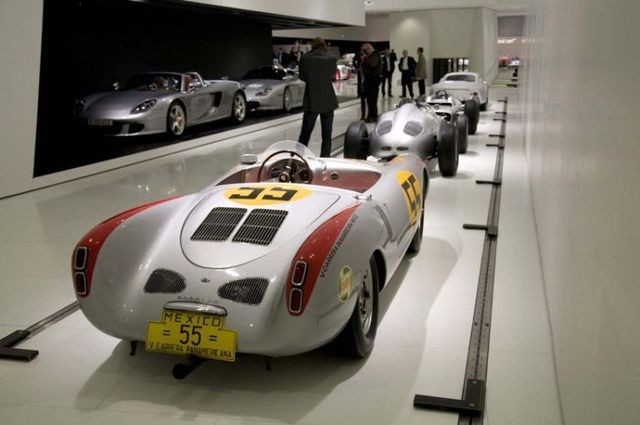 Porsche museum in Stuttgart (51 pics)