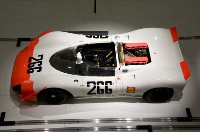 Porsche museum in Stuttgart (51 pics)