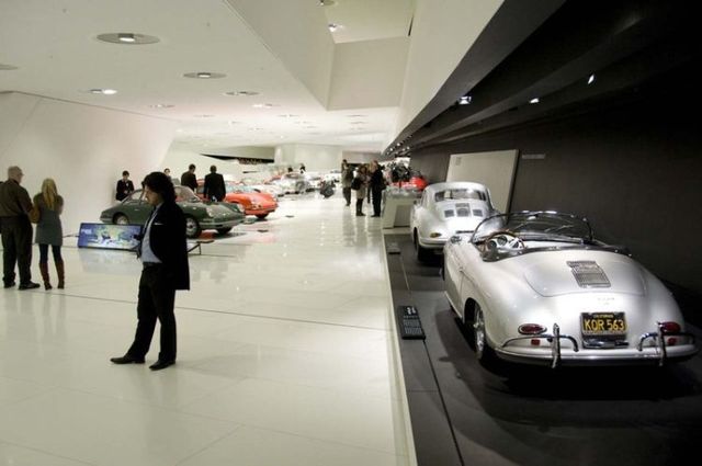 Porsche museum in Stuttgart (51 pics)