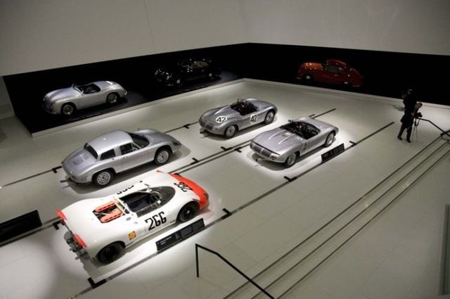 Porsche museum in Stuttgart (51 pics)