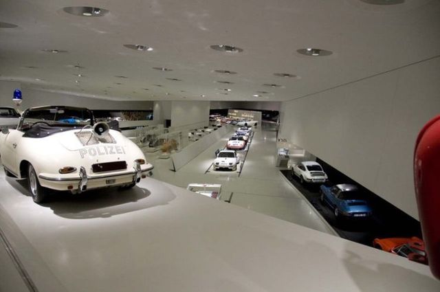 Porsche museum in Stuttgart (51 pics)