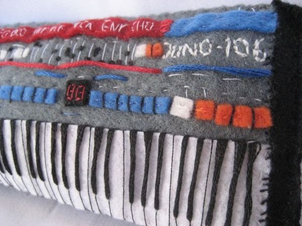 Music instruments cushions (12 photos)