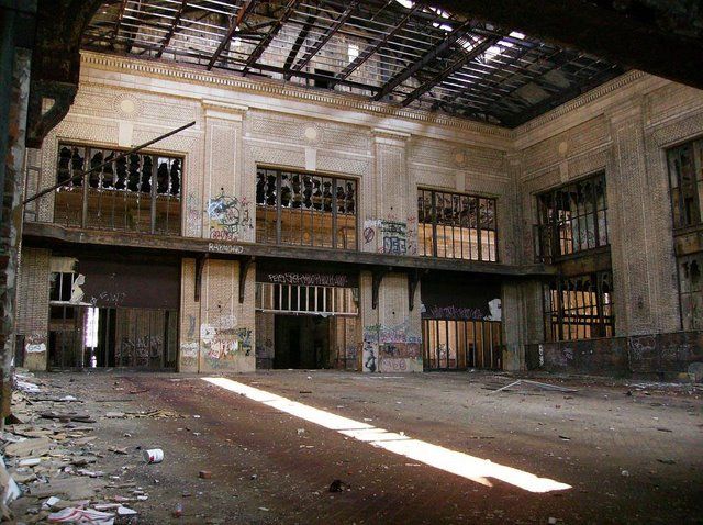 Abandoned Michigan Central Station (15 photos)