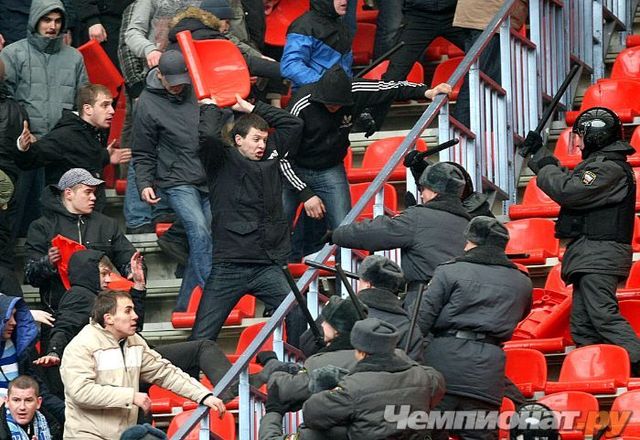 Disorder after a soccer match (26 pics)