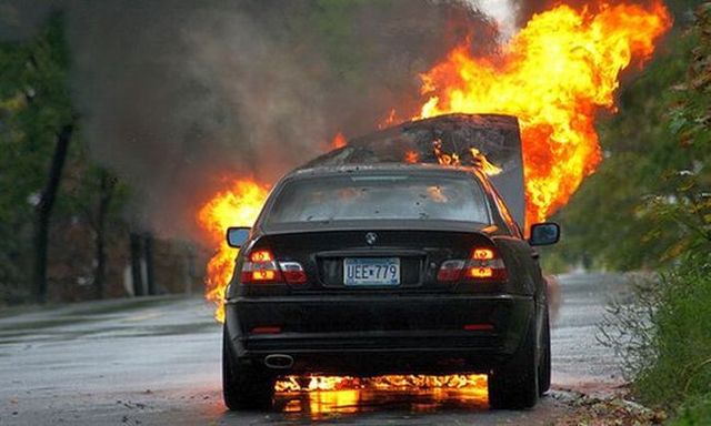 Burning cars (44 pics)