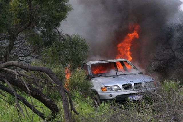 Burning cars (44 pics)