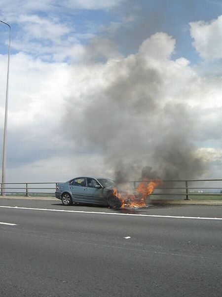 Burning cars (44 pics)