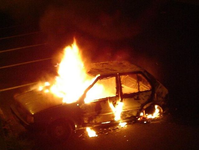 Burning cars (44 pics)