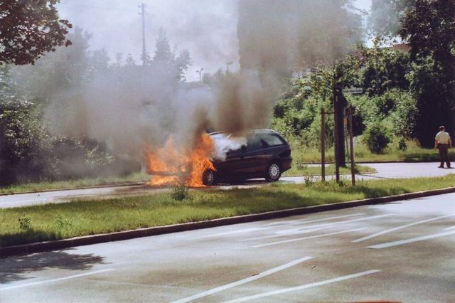 Burning cars (44 pics)