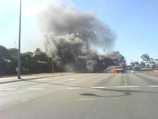 Burning cars (44 pics)