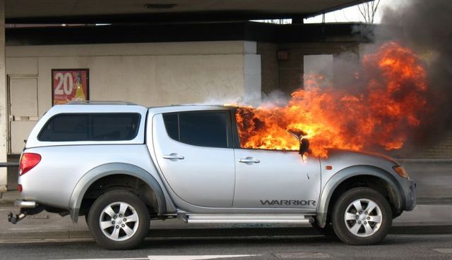 Burning cars (44 pics)