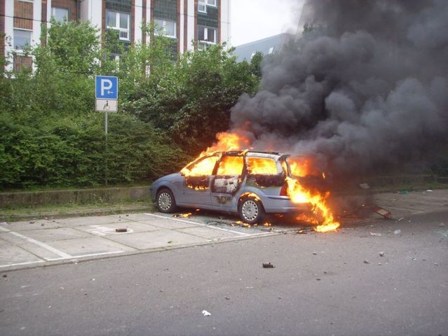 Burning cars (44 pics)