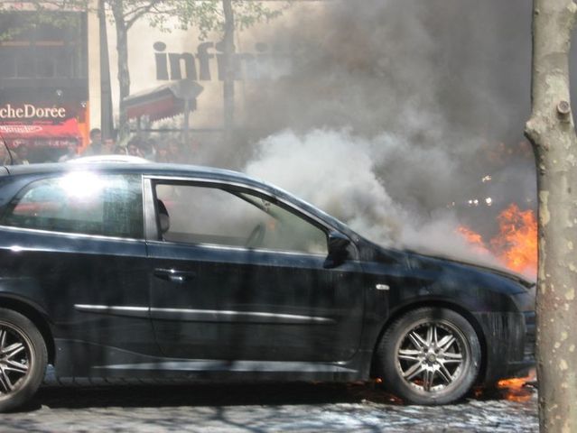 Burning cars (44 pics)