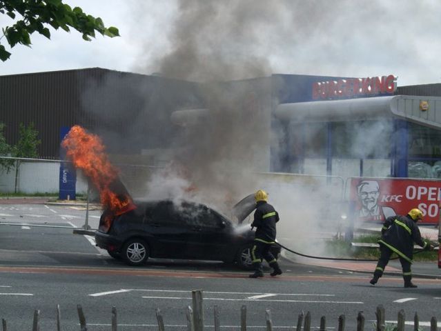 Burning cars (44 pics)