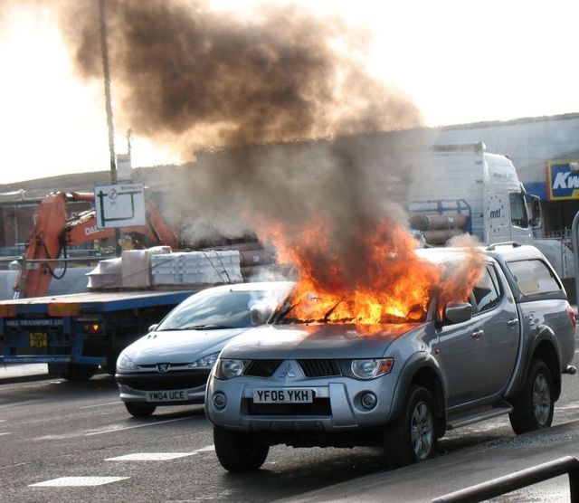 Burning cars (44 pics)