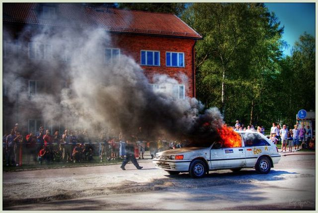 Burning cars (44 pics)