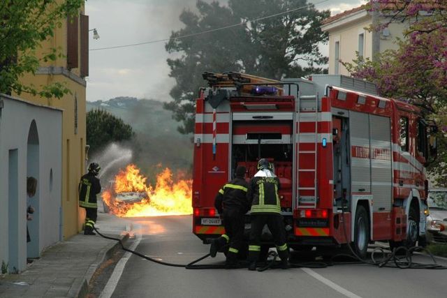 Burning cars (44 pics)