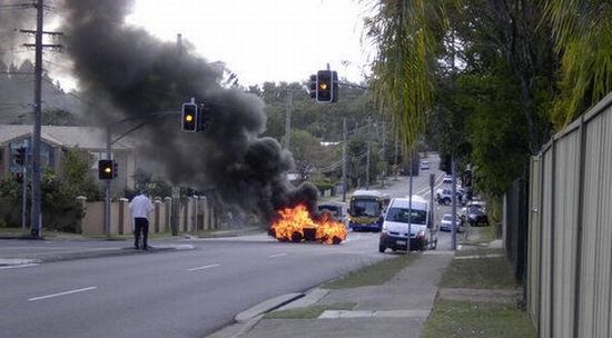 Burning cars (44 pics)
