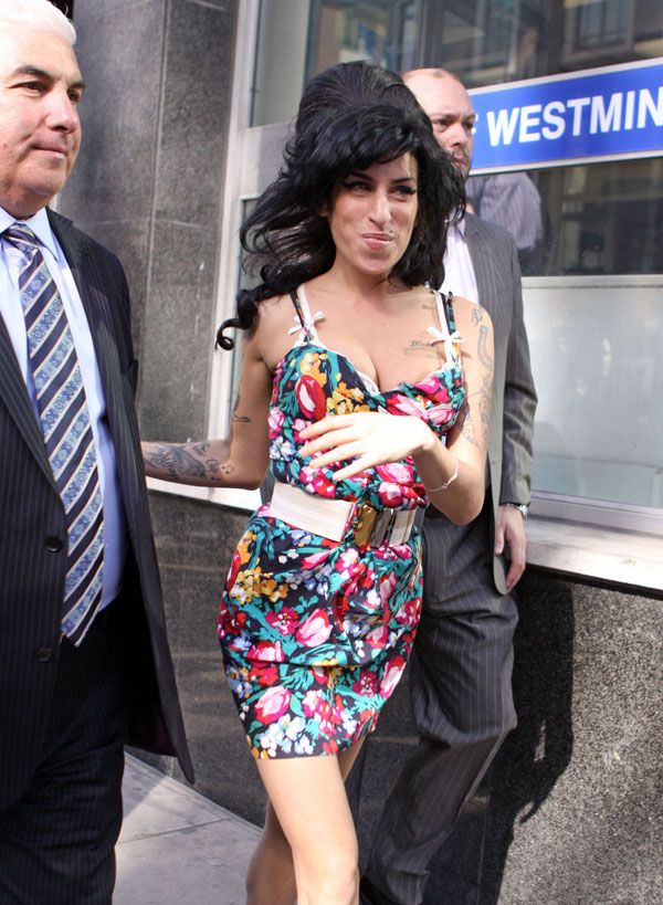 Amy Winehouse tits go to court (9 photos)