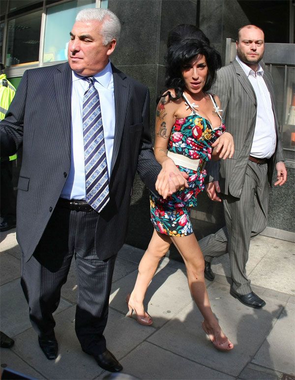 Amy Winehouse tits go to court (9 photos)