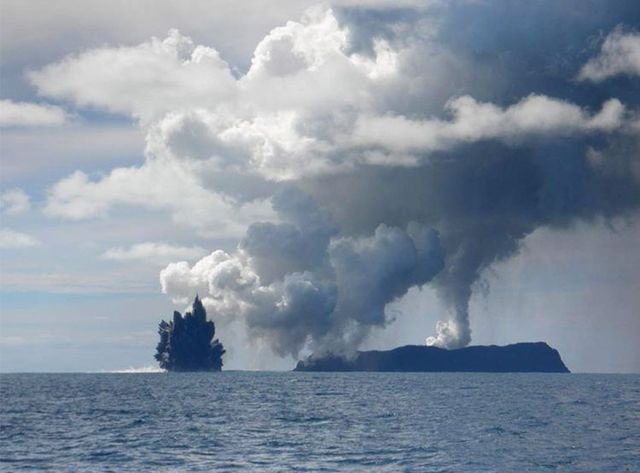 What a beauty! Undersea eruption (15 photos + video)