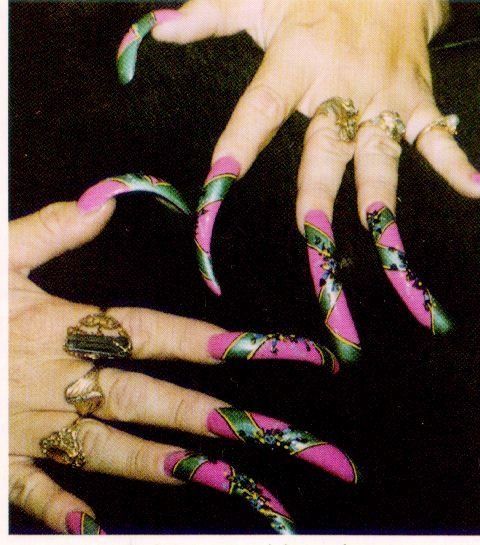 Women with very long nails . Horrible (25 photos)