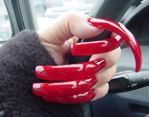 Women with very long nails . Horrible (25 photos)
