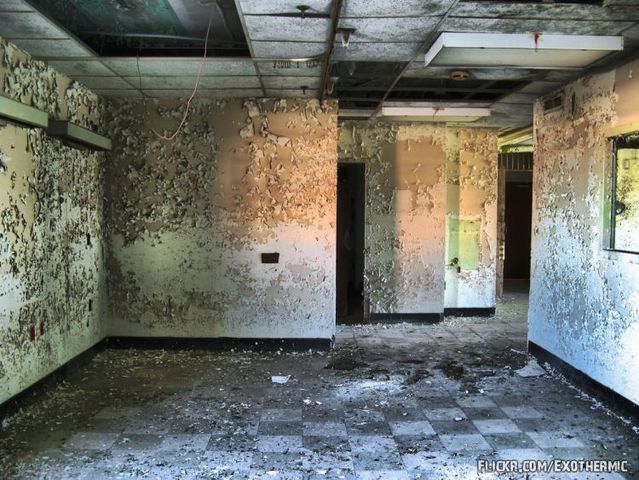 Abandonned prison (33 pics)