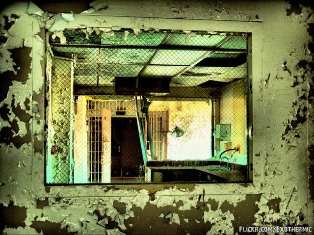 Abandonned prison (33 pics)