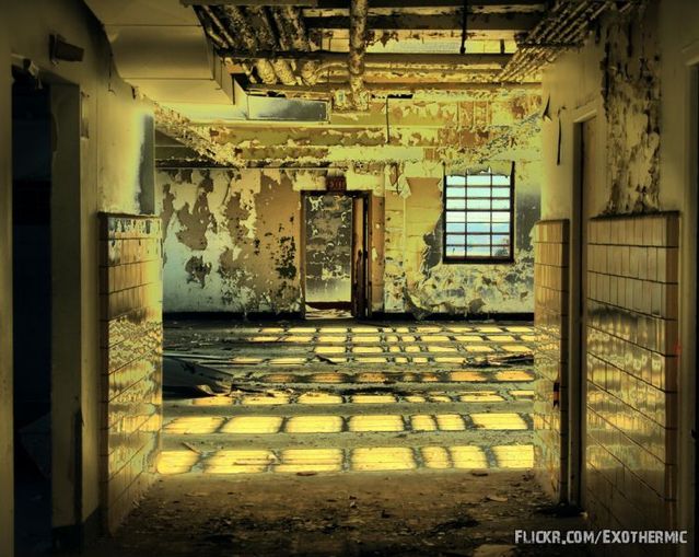 Abandonned prison (33 pics)