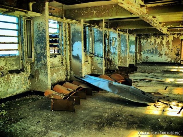 Abandonned prison (33 pics)
