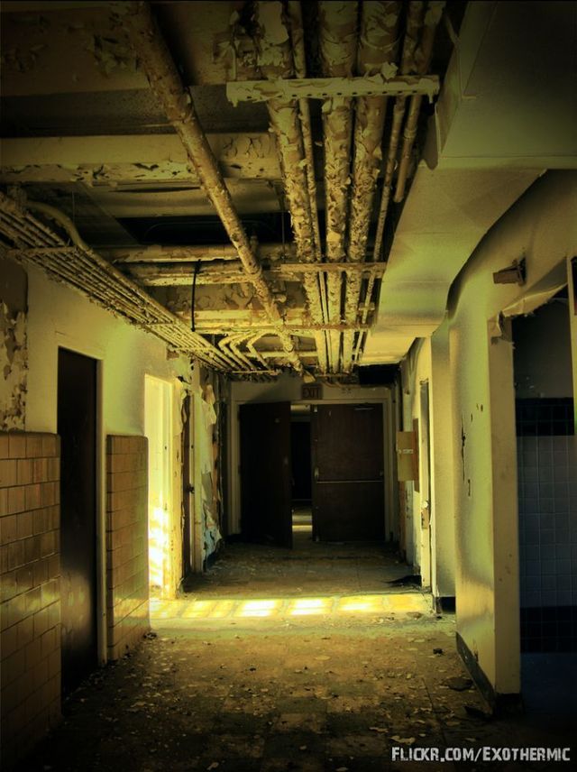 Abandonned prison (33 pics)