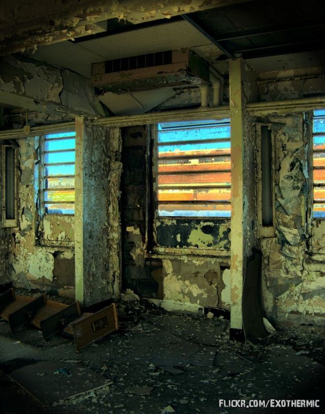 Abandonned prison (33 pics)