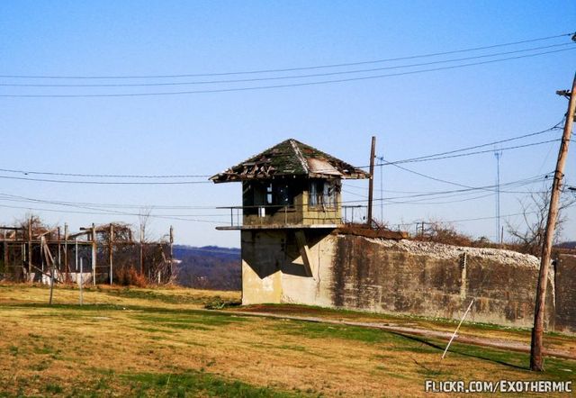 Abandonned prison (33 pics)