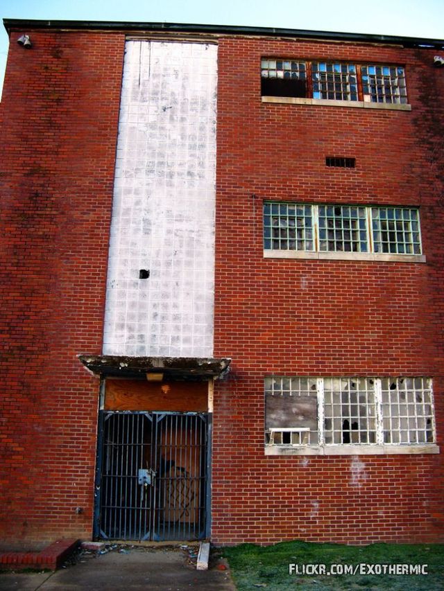Abandonned prison (33 pics)