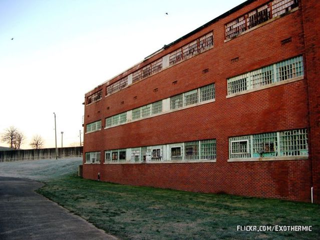Abandonned prison (33 pics)
