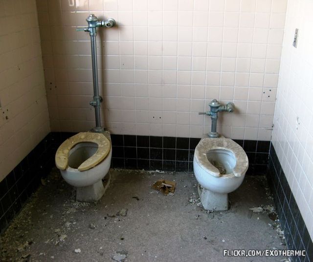 Abandonned prison (33 pics)